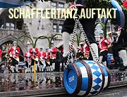 Am 6.01.2019 tanzen die Schäffler zum ersten Mal wieder vor dem Marienplatz (©Foto: Martin Schmitz)